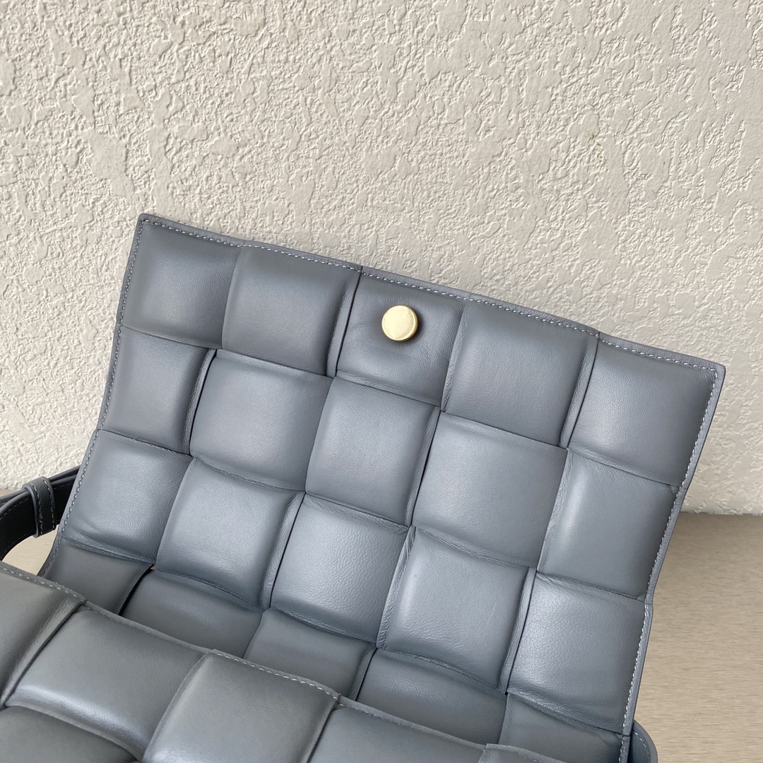 Bottega Veneta Padded Cassette Gray. For Women. Women's Bags 10.2in/26cm 591970VCQR11233 - Soul Replicas