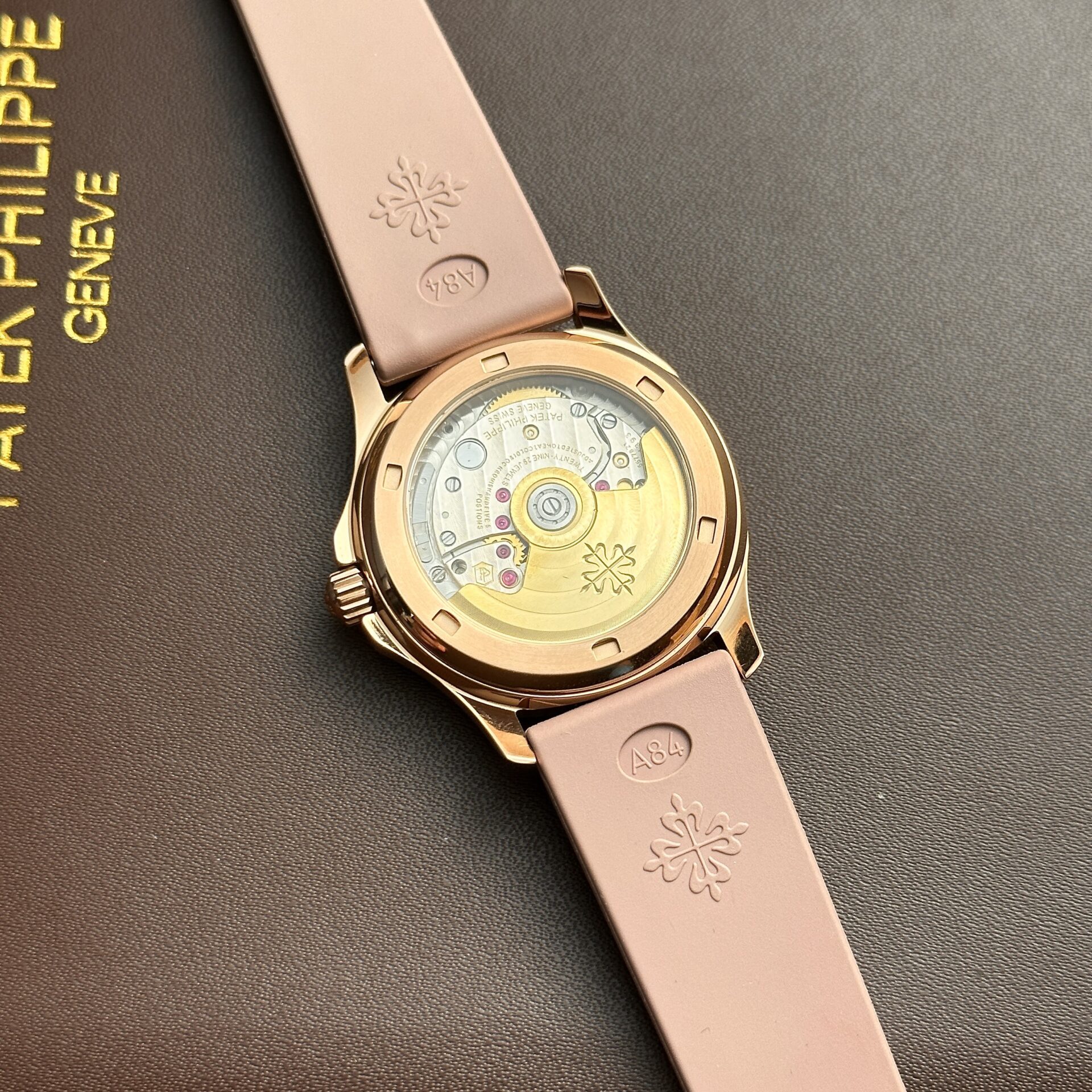 Patek Philippe Aquanaut 5072R Replica Watch Pink Strap Mother-Of-Pearl Dial 35.6mm - Soul Replicas