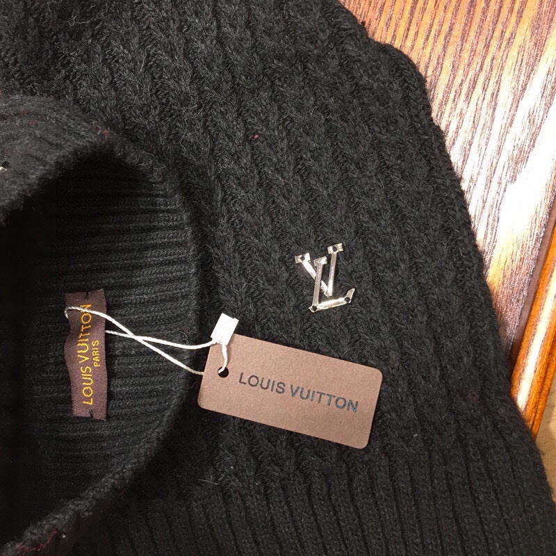 Louis Vuitton Beanie & Scarf Set In Black - Soul Replicas