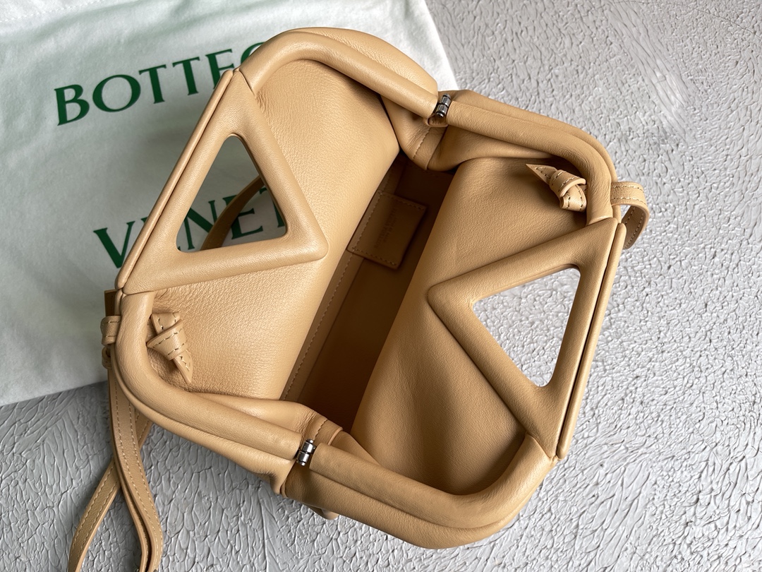 Bottega Veneta Point Brown. For Women. Women's Bags 8.6in/22cm - Soul Replicas