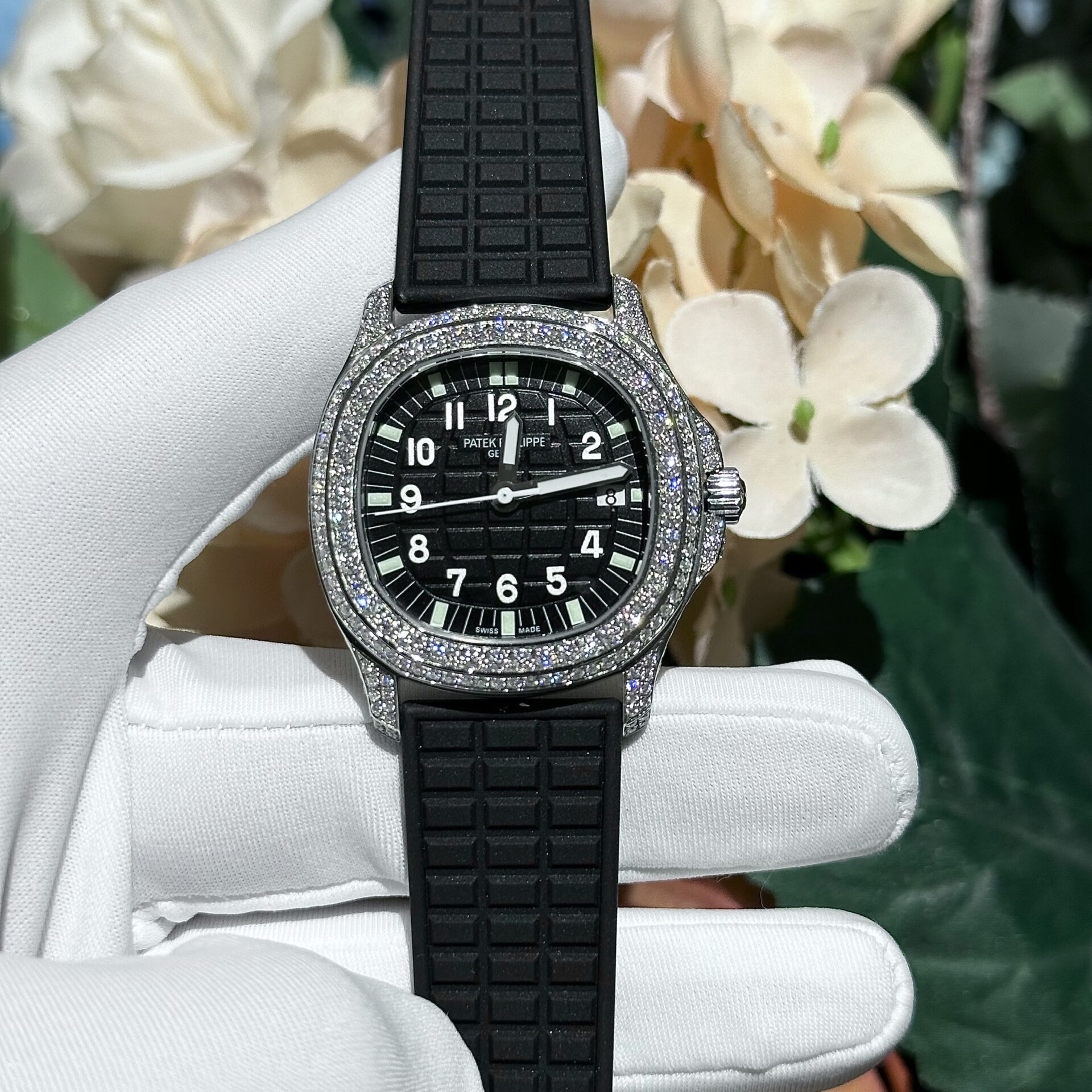 Patek Philippe Replica Watch Aquanaut 5069G Black Dial Custom Moissanite Diamonds 35.6mm - Soul Replicas