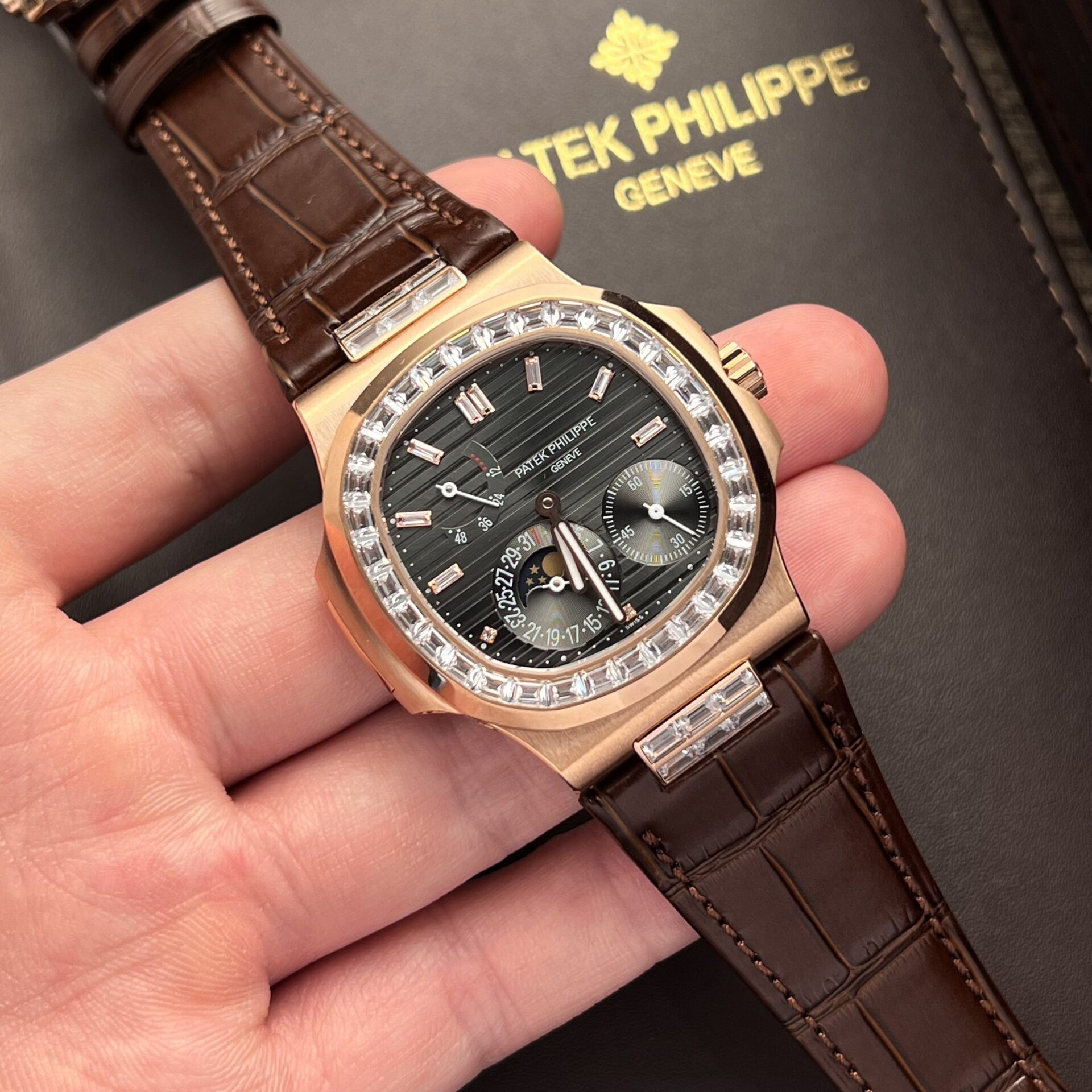 Patek Philippe Nautilus 5724R Replica Watch Gray Dial Factory GR 40mm - Soul Replicas