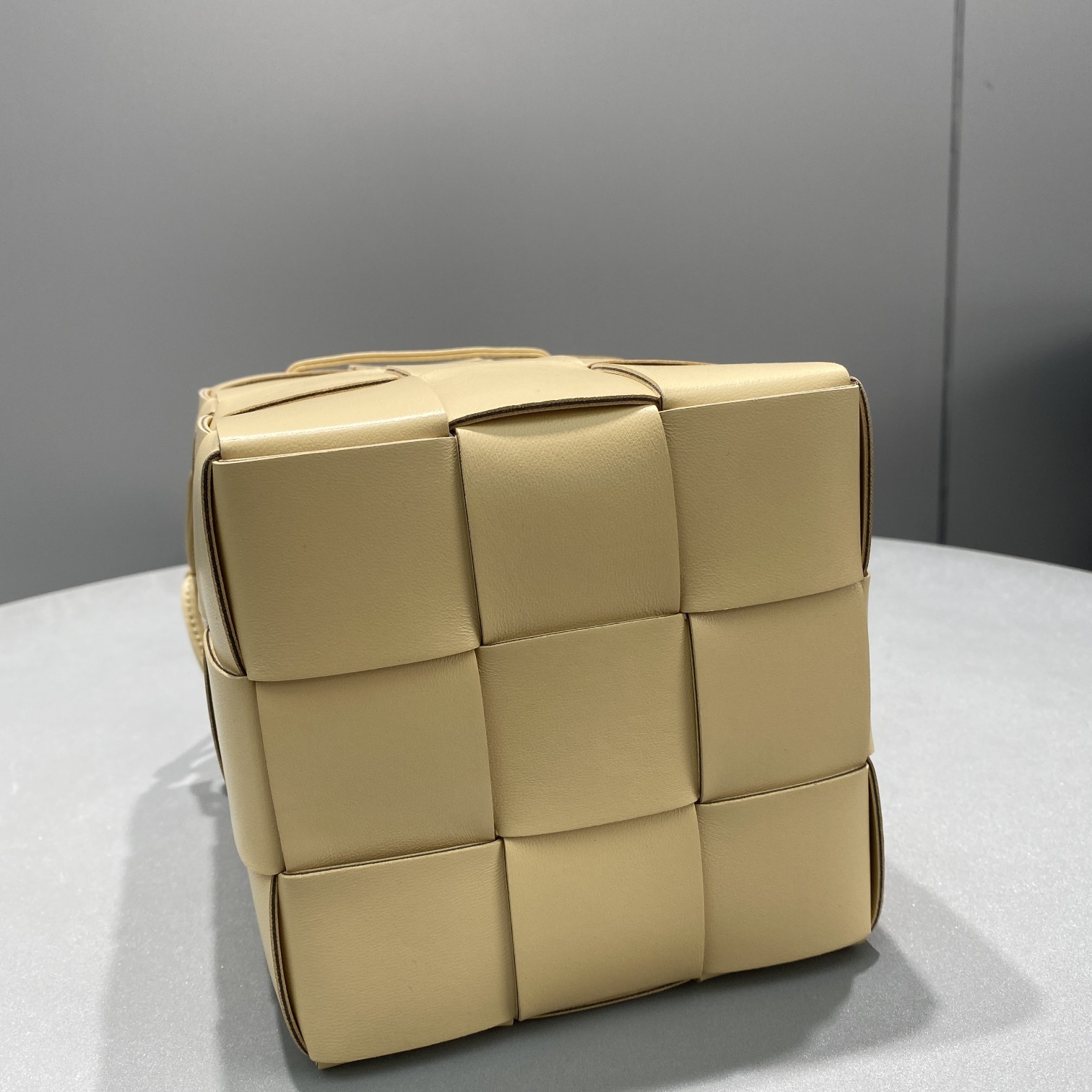 Bottega Veneta Mini Cassette Bucket Bag Beige. For Women. Women-s Bags 5.5in/14cm 680217VCQC49776 - Soul Replicas