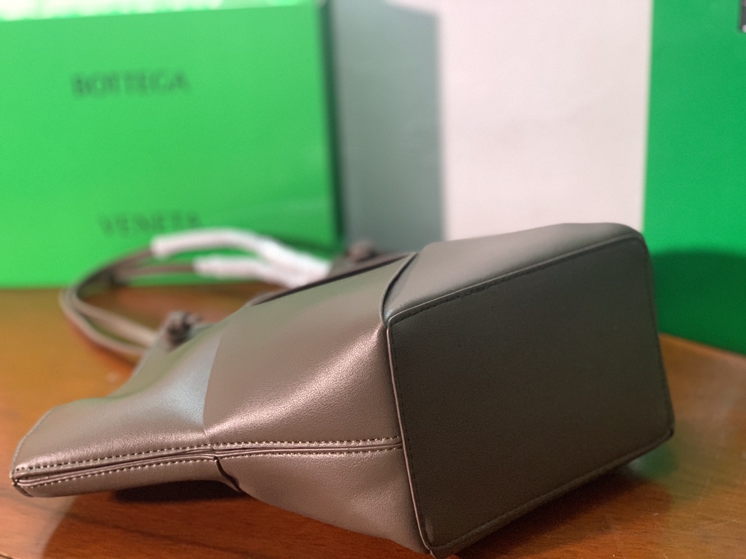 Bottega Veneta Shoulder Bag Dark Brown. For Women. Women's Bags 17.7in/45cm - Soul Replicas