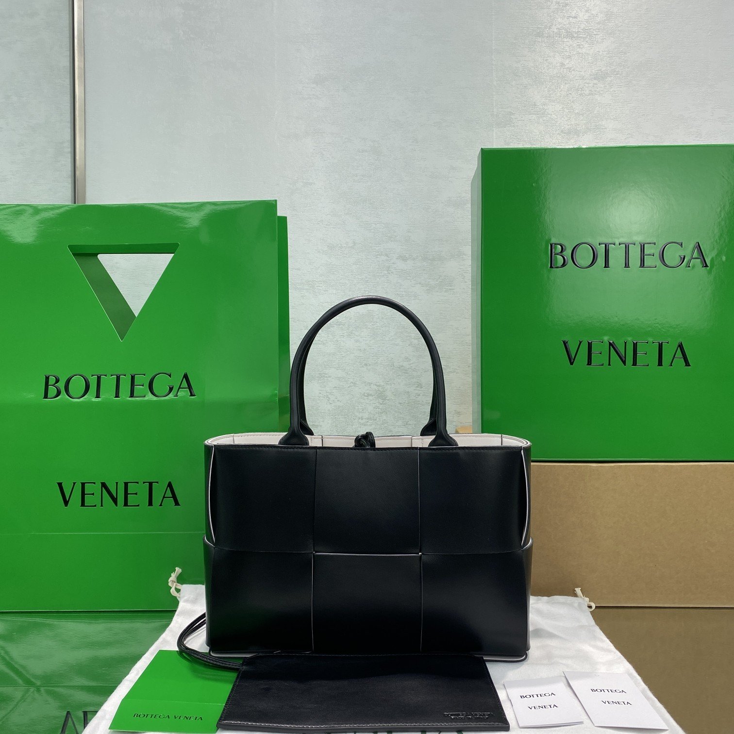 Bottega Veneta Small Arco Tote Bag Black. For Women. Women-s Bags 14.2in/36cm - Soul Replicas