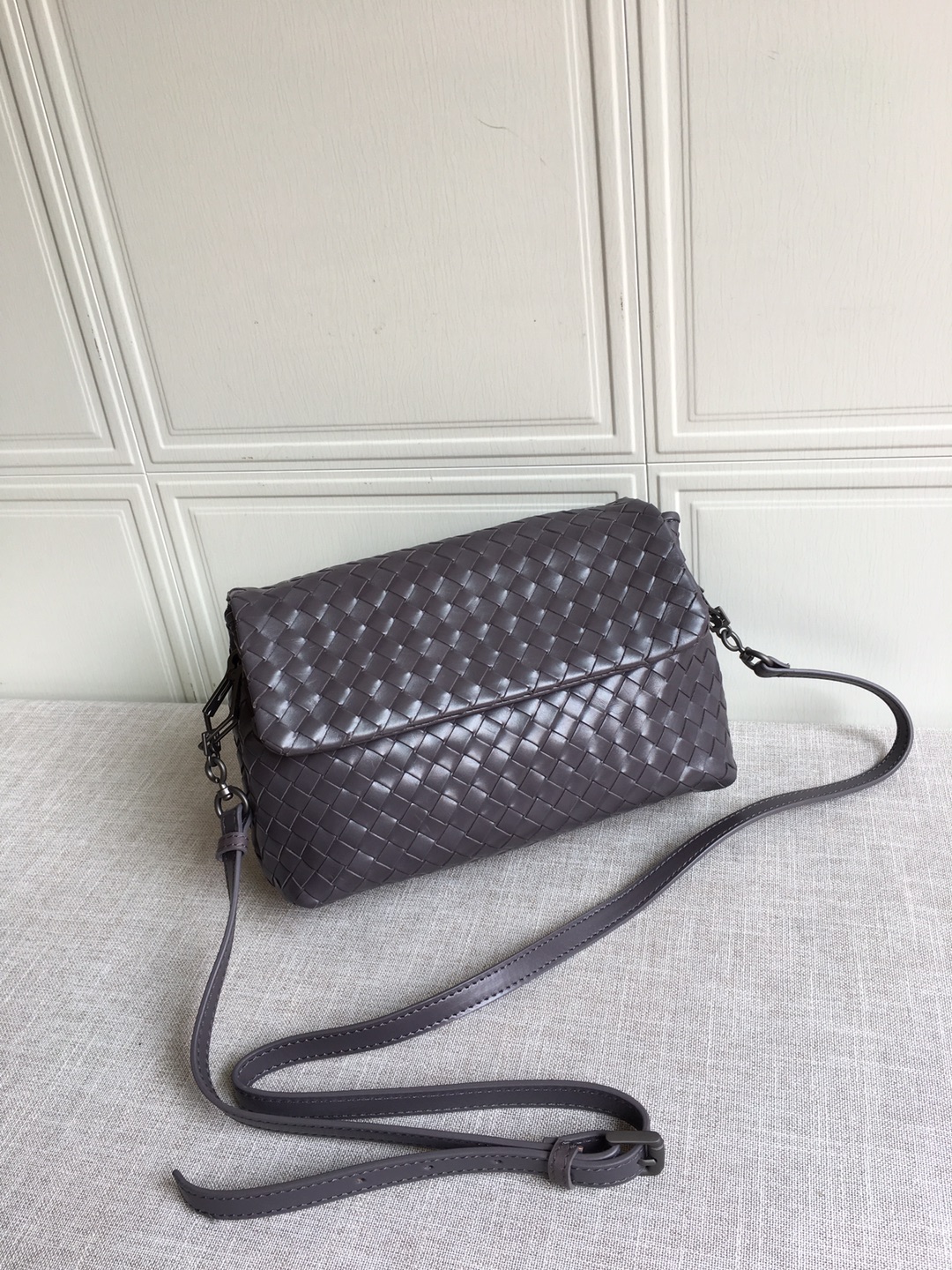 Bottega Veneta Classic Intrecciato Dark Brown. For Women. Women's Bags 8.9in/22.5cm - Soul Replicas