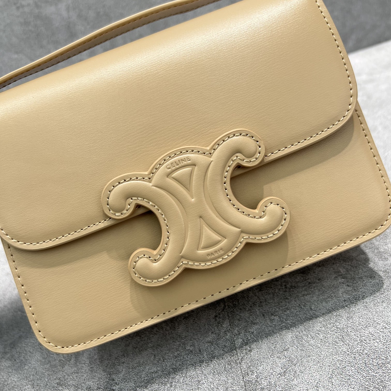 Celine Classique Cuir Triomphe Bag Beige For Women 9in/22cm - Soul Replicas