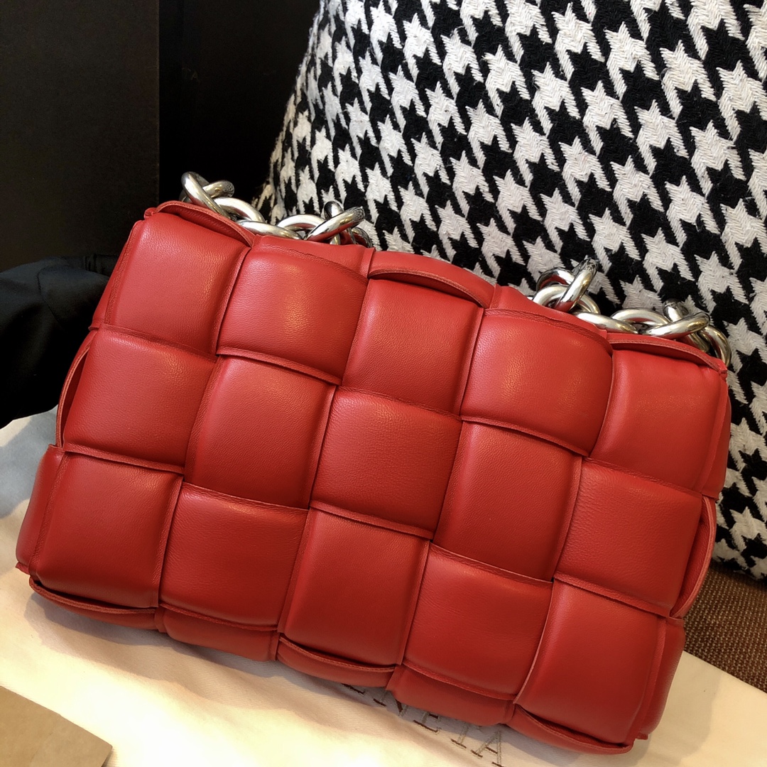 Bottega Veneta Chain Cassette Red. For Women. Women's Bags 10.2in/26cm - Soul Replicas