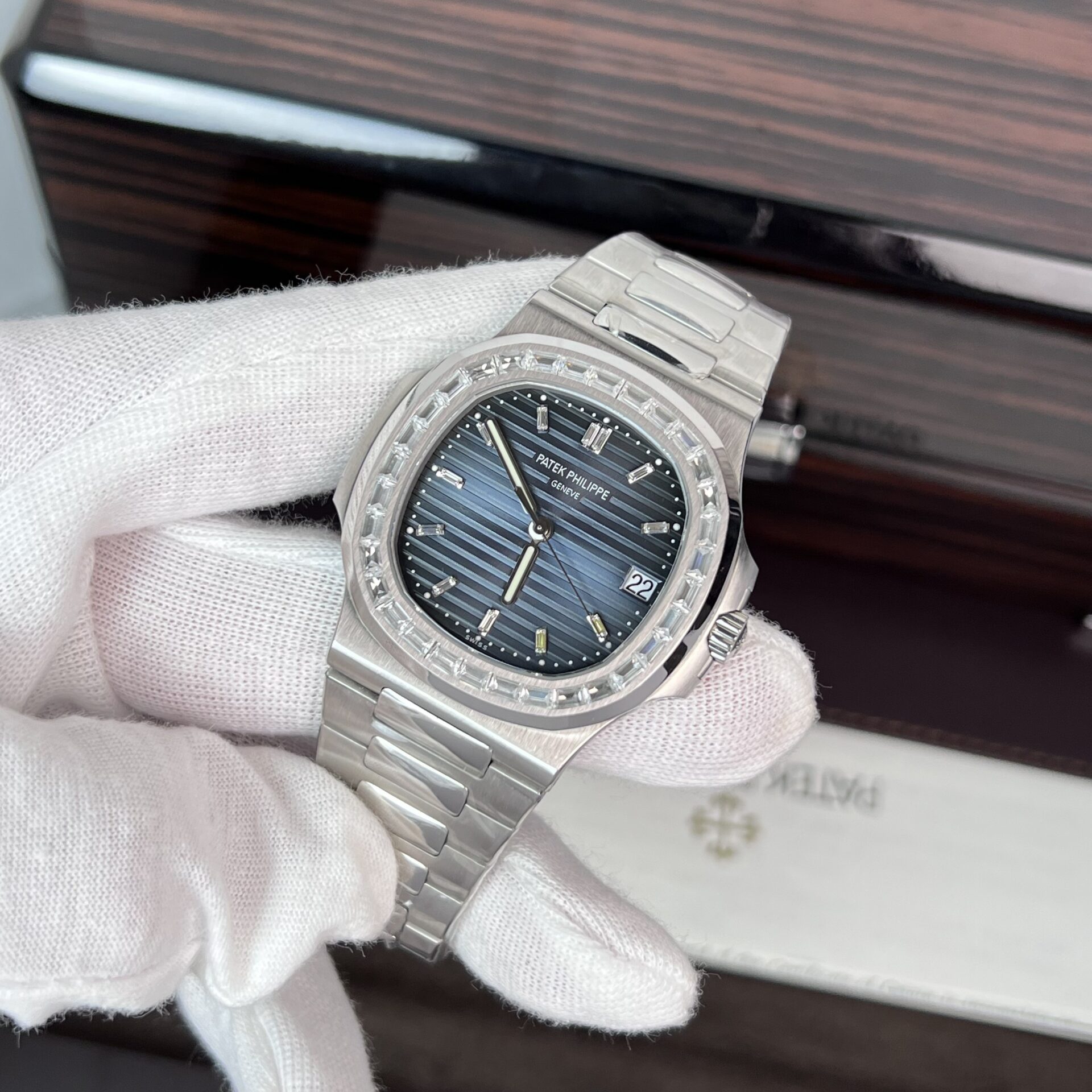 Patek Philippe Nautilus 5723 Replica 1:1 Watch Blue Dial Diamond 40mm - Soul Replicas