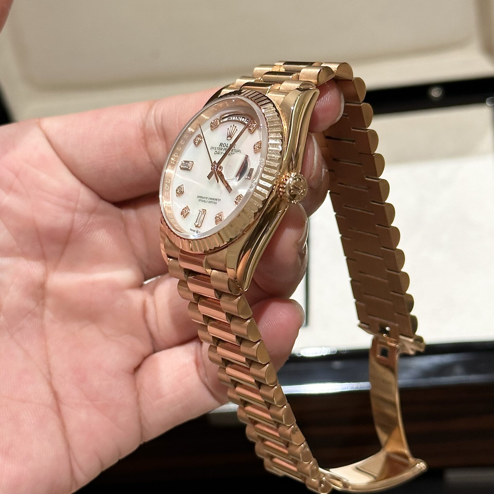 Rolex Day-Date Mother of Pearl Replica Watch Rose Gold EW Factory 36mm - Soul Replicas