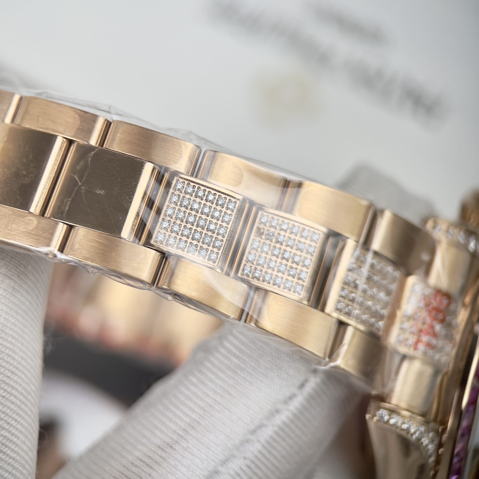 Rolex Daytona Rainbow Best Replica Watch Full Diamond 40mm - Soul Replicas