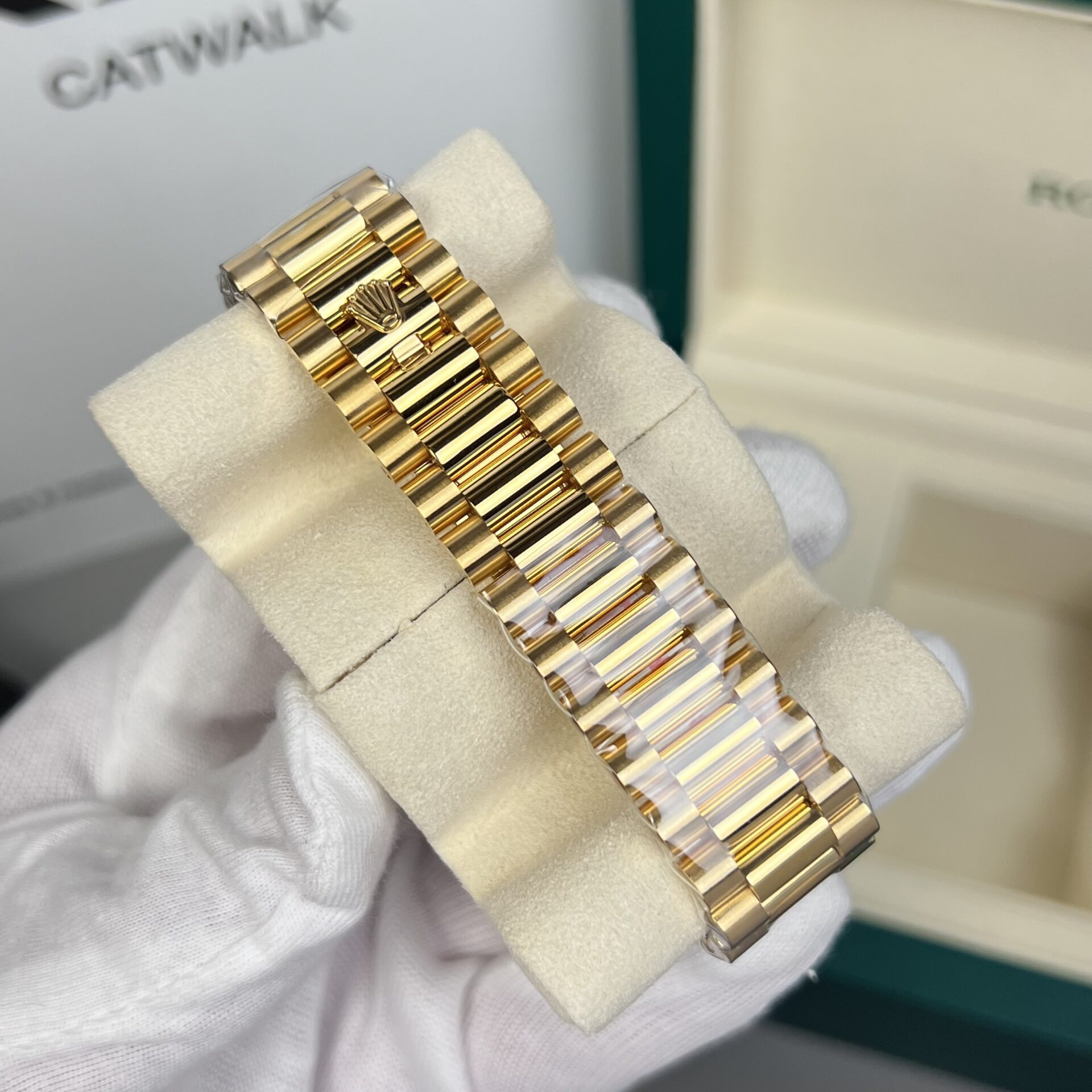 Rolex Day-Date Replica Watch 18K Gold Wrapped Black Dial With Diamond Bezel GM V2 40mm - Soul Replicas