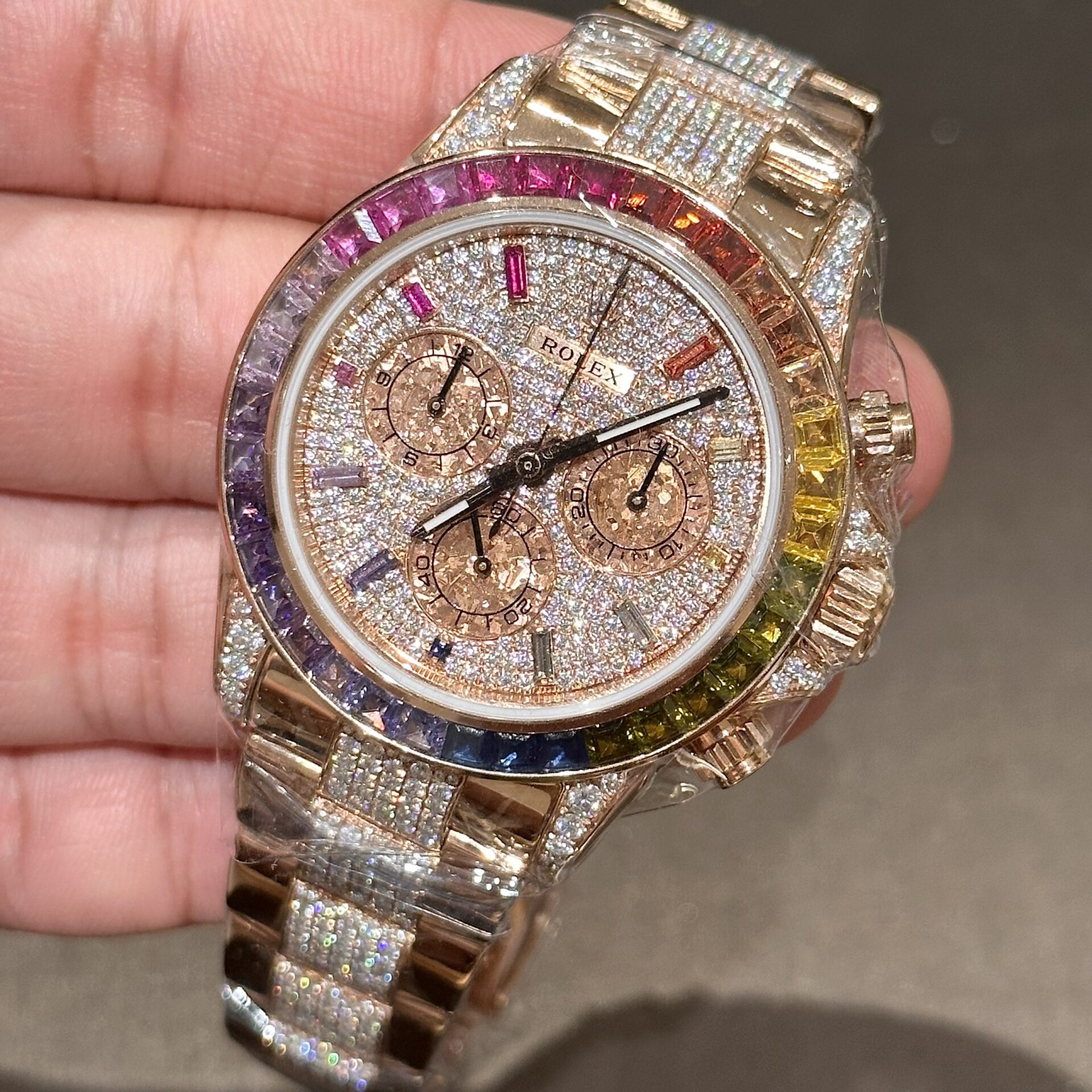 Rolex Daytona Rainbow Replica Watch Gold Wrapped With Moissanite Diamonds 40mm - Soul Replicas