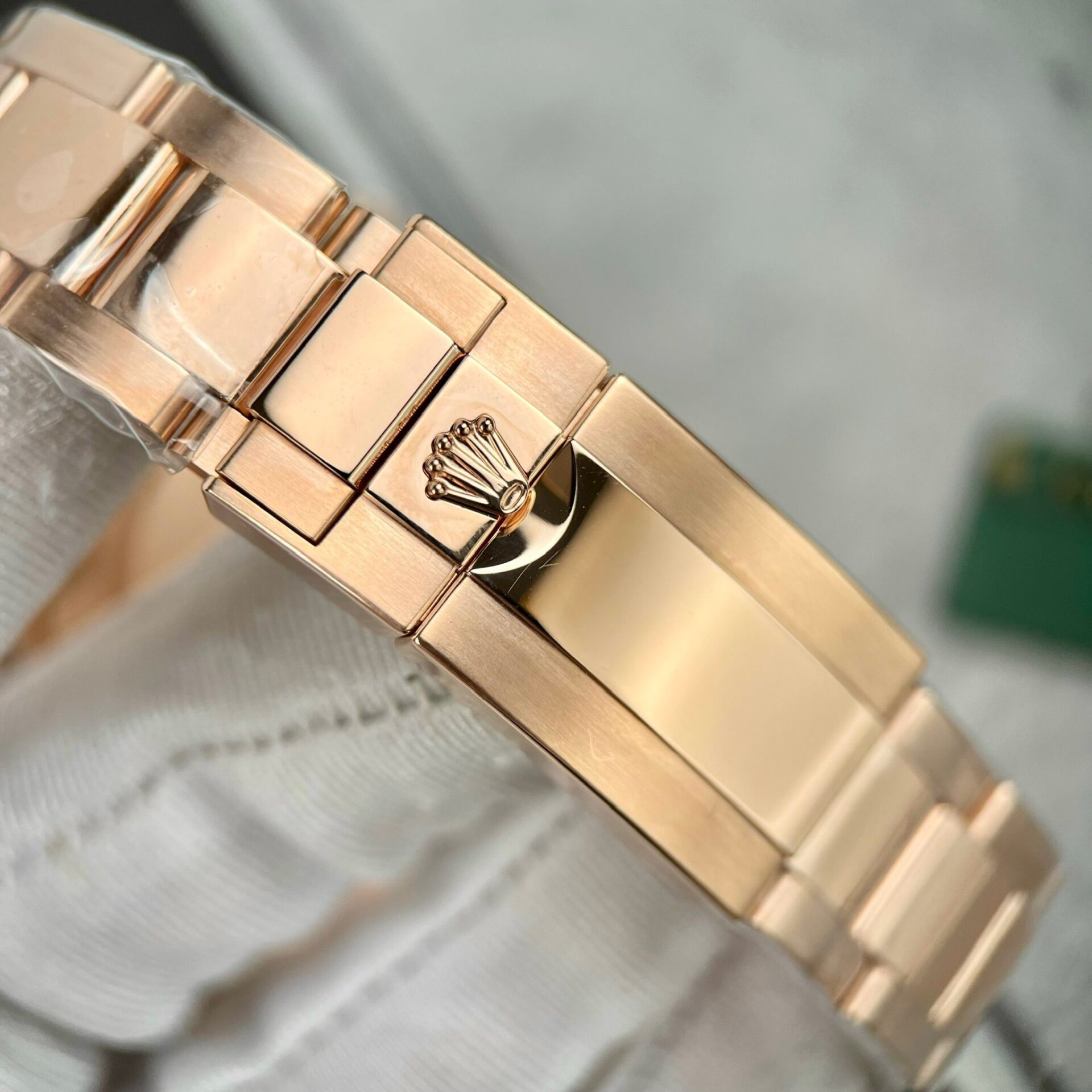 Rolex Daytona Rainbow 116595RBOW Best Replica Watch Gold Wrapped Moissanite Diamond 40mm - Soul Replicas