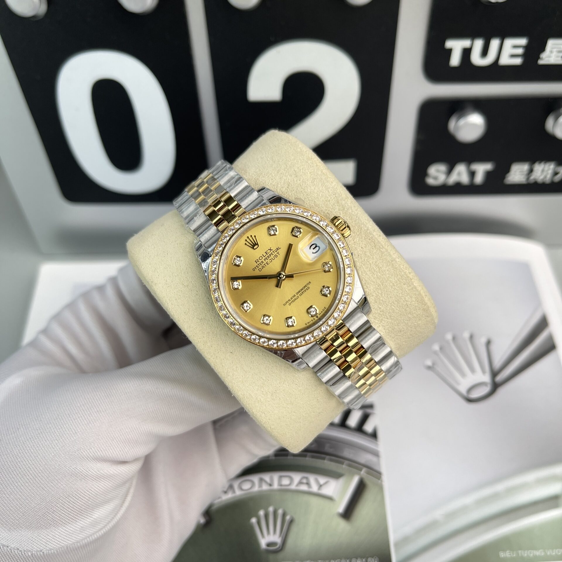 Rolex DateJust Women-s Replica Watch With Stone Bezel Champagne Dial EW Factory 31mm - Soul Replicas