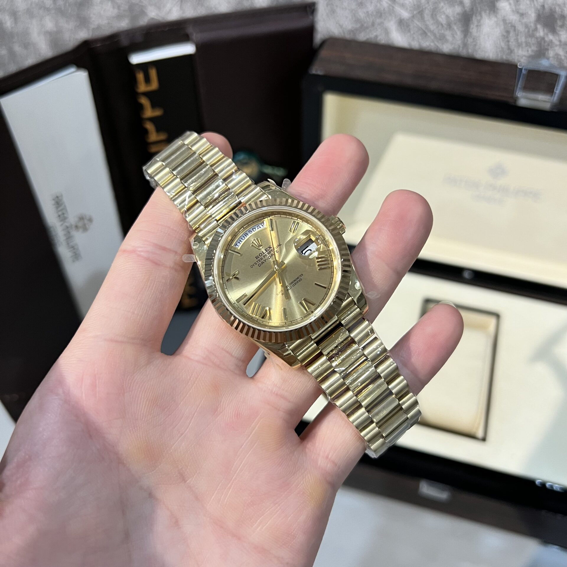 Rolex Day-Date 228238 Replica Watch Yellow Champagne Dial Refined 166 gr GM V2 40mm - Soul Replicas