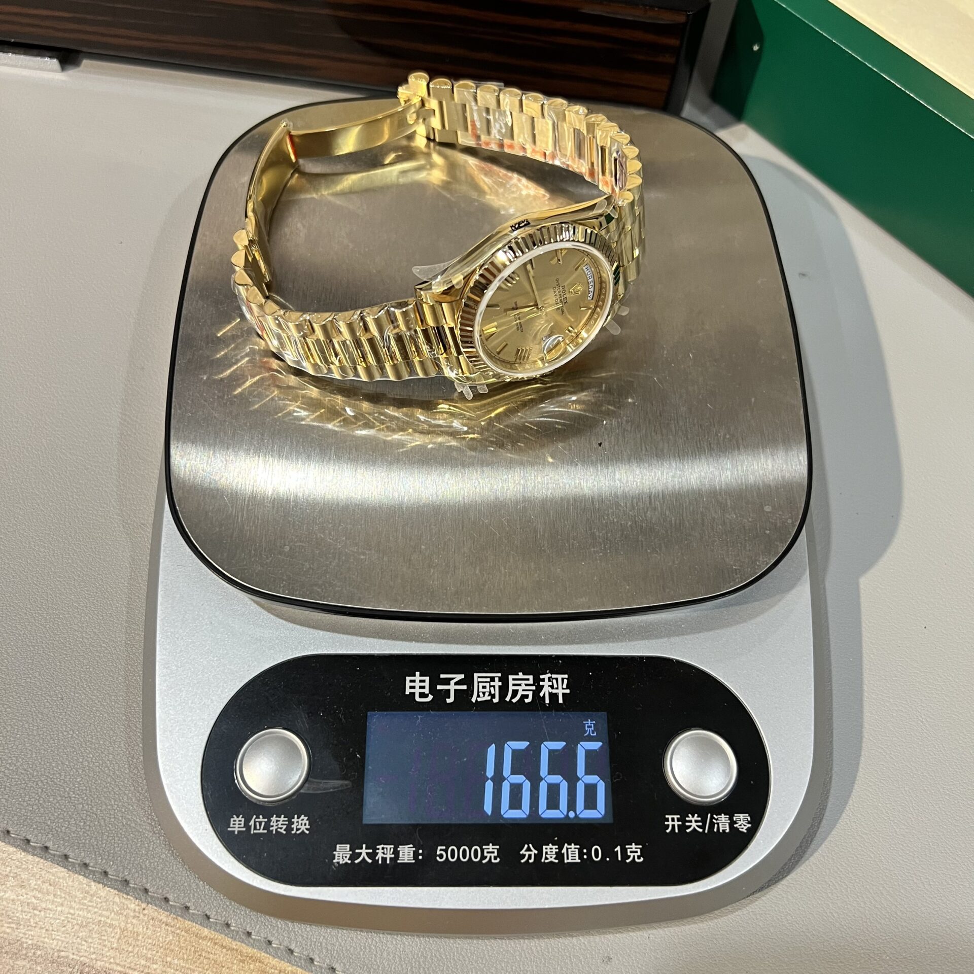 Rolex Day-Date 228238 Replica Watch Yellow Champagne Dial Refined 166 gr GM V2 40mm - Soul Replicas