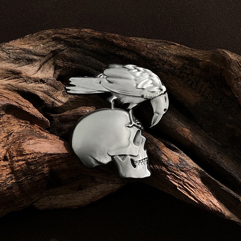 Halloween Dark Punk Spectacle: Unleash the Creative Skull Badge! Irregular Brooch, Individually Versatile, Making Your Medallion the Party's Showstopper