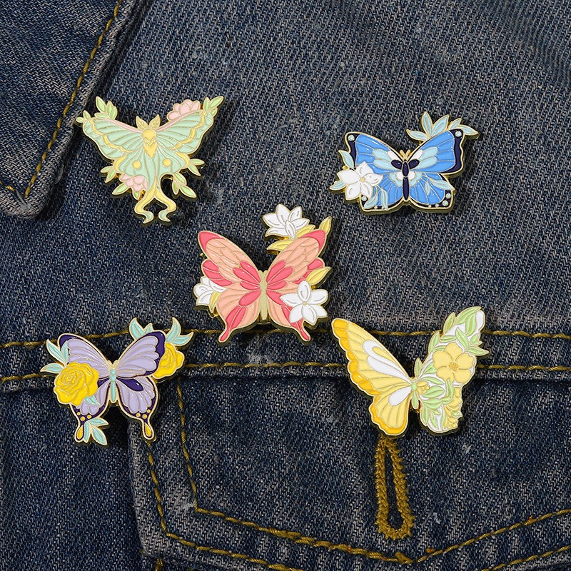 Hot-selling Hit! Creative Blossom Blended with Glittering Butterfly, Metallic Badge in Fashionable Interpretation, Versatile Accessory Highlighting Unique Charm!