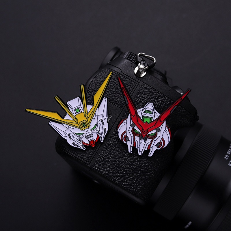 Anime Fans' Treasure! Metallic Lacquered Mech Warrior Brooch, 2D Fashion Badge, Versatile Anti-Plunge Medal, Stylishly Cool!