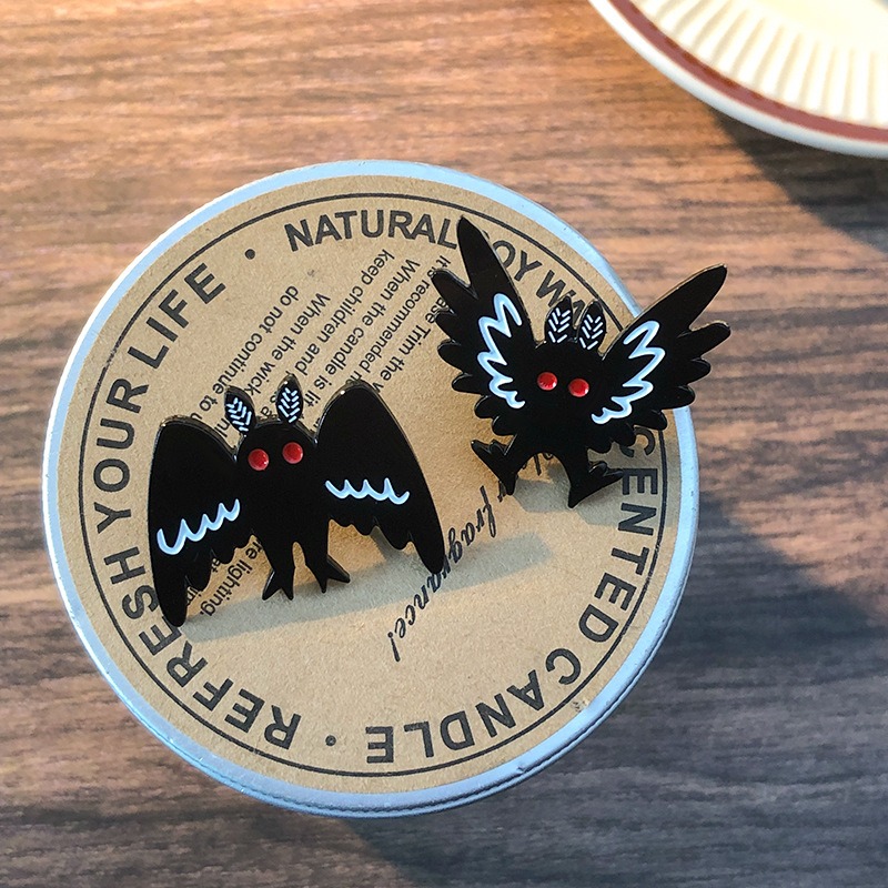 New Halloween Series Pins: Dark Bat & Red-Eyed Moth Designs, Metallic Chest Flower Decorative Brooch