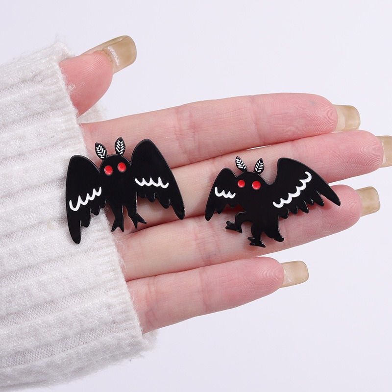 New Halloween Series Pins: Dark Bat & Red-Eyed Moth Designs, Metallic Chest Flower Decorative Brooch