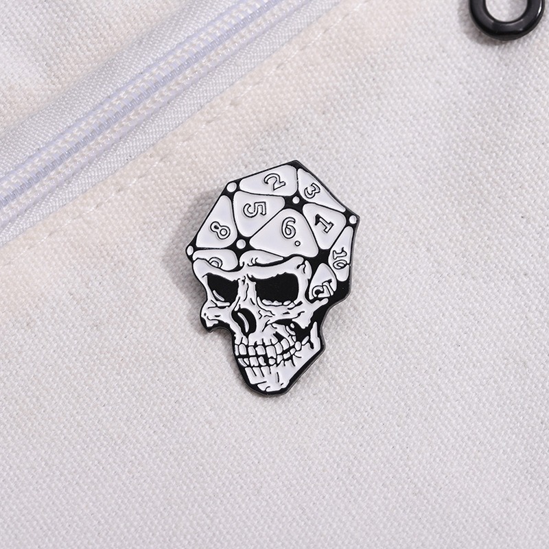 Horror Punk Style Skull Dice Number Alloy Badge Brooch - Exaggerated & Unique Design Essential for Halloween Party Pin Emblem