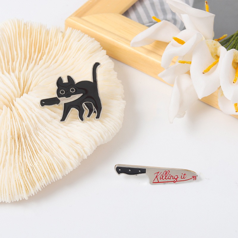 Cartoon Cat Holding a Knife Design Metal Enamel Pin Badge, Unique Personalized Small Knife Dark Style Lapel Pin Accessory Badge