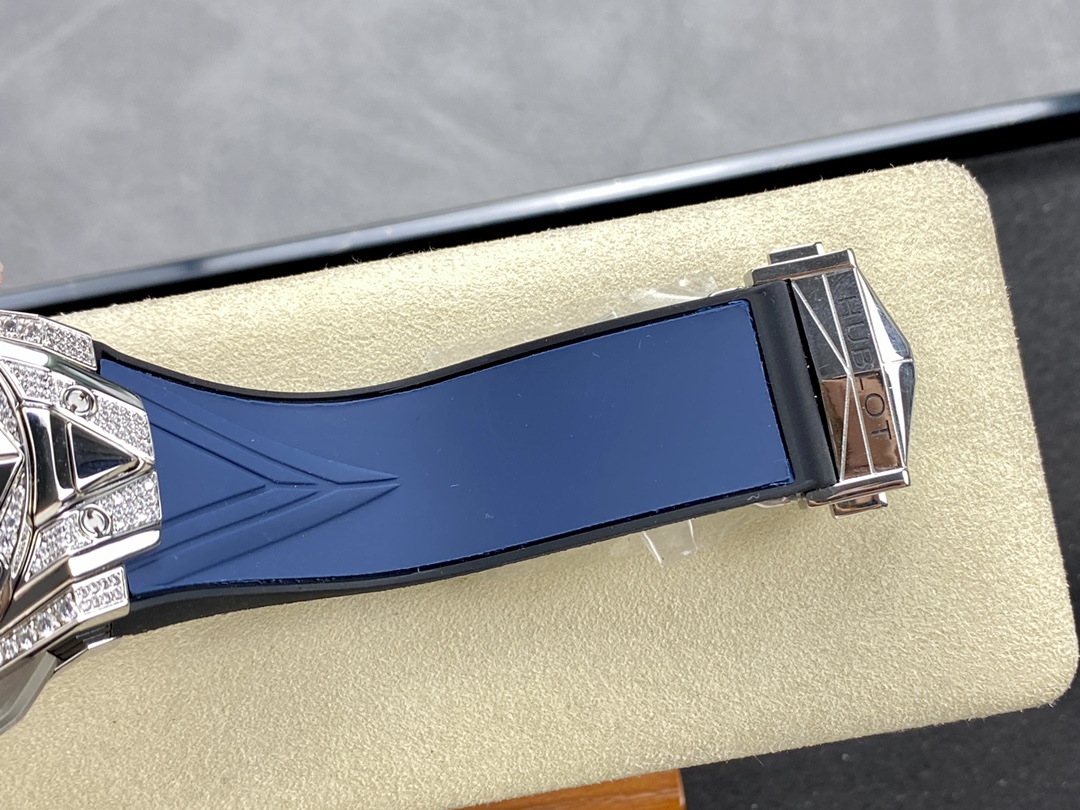 Hublot Big Bang Sang Bleu II Titanium 418.NX.5107.RX.1604.MXM20