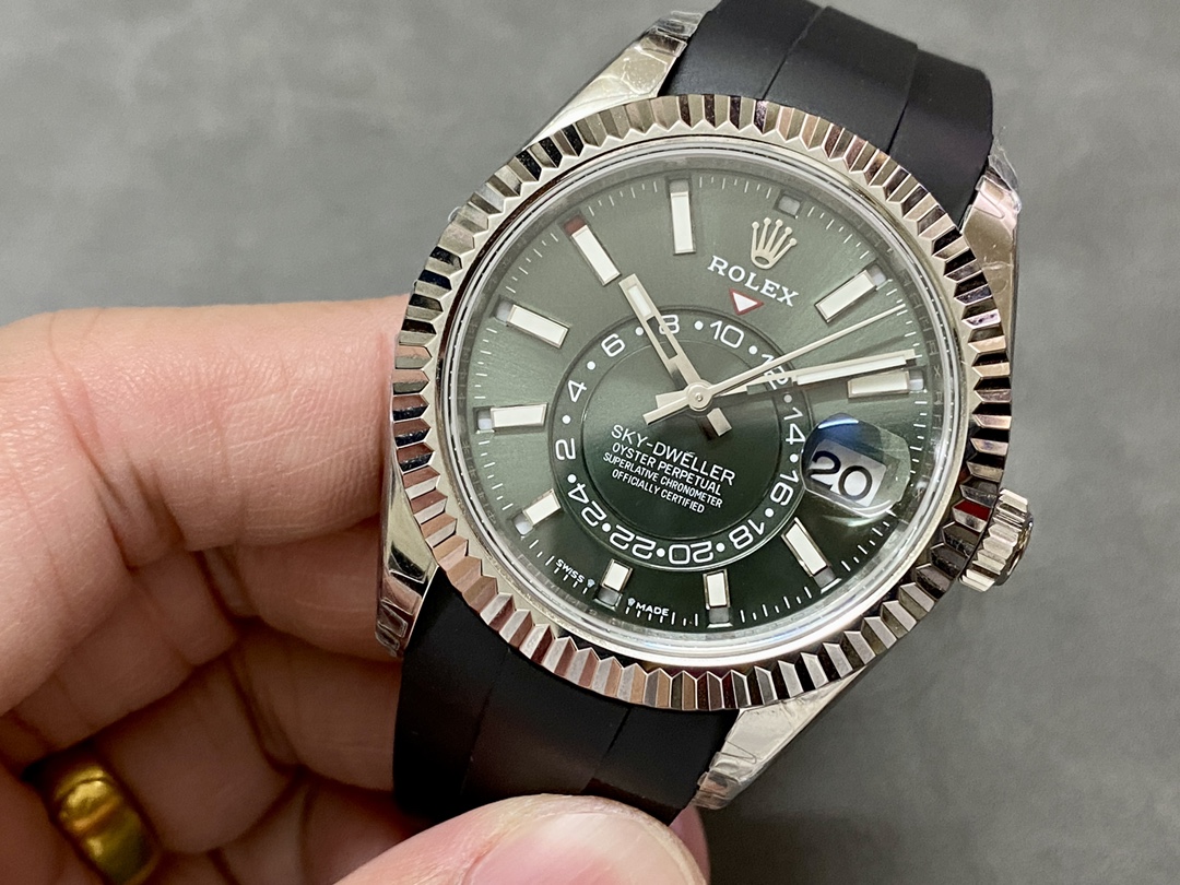 Rolex Sky Dweller 42mm 336239 Rubber Strap Black Dial Men's Watch