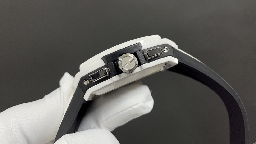 Hublot Spirit of Big Bang 42 mm 642.HX.0170.RX