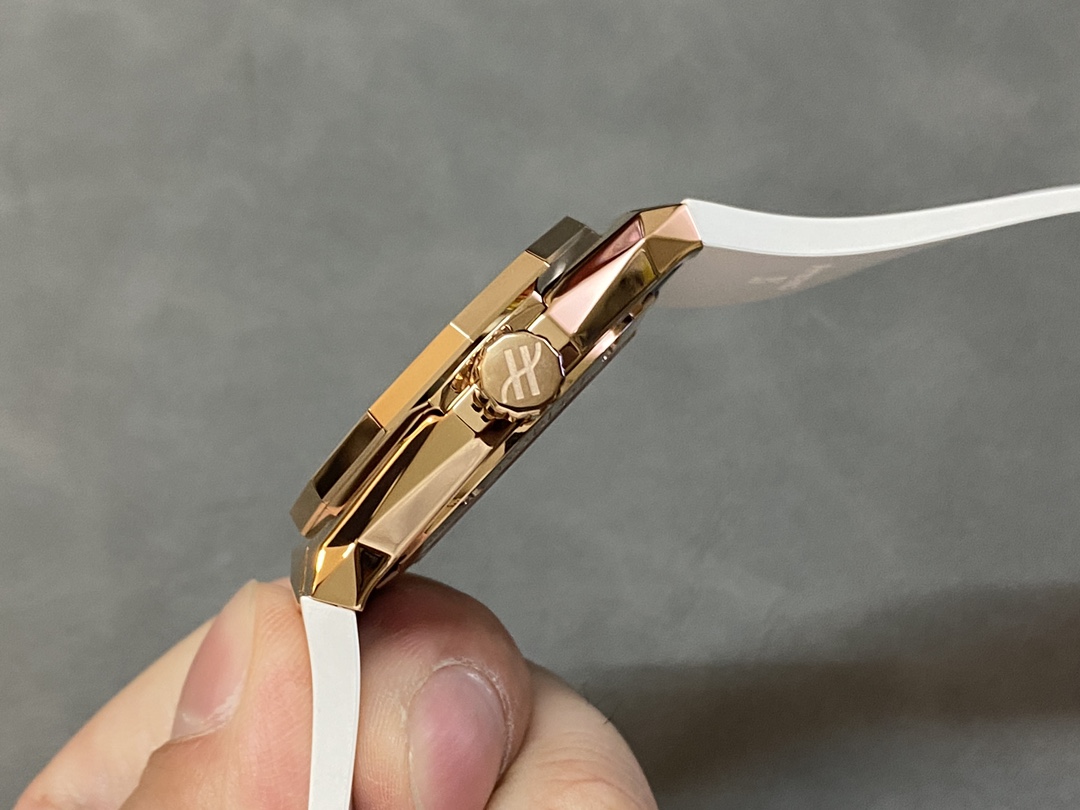 Hublot Classic Fusion 550.OS.2200.RW.ORL20 40MM