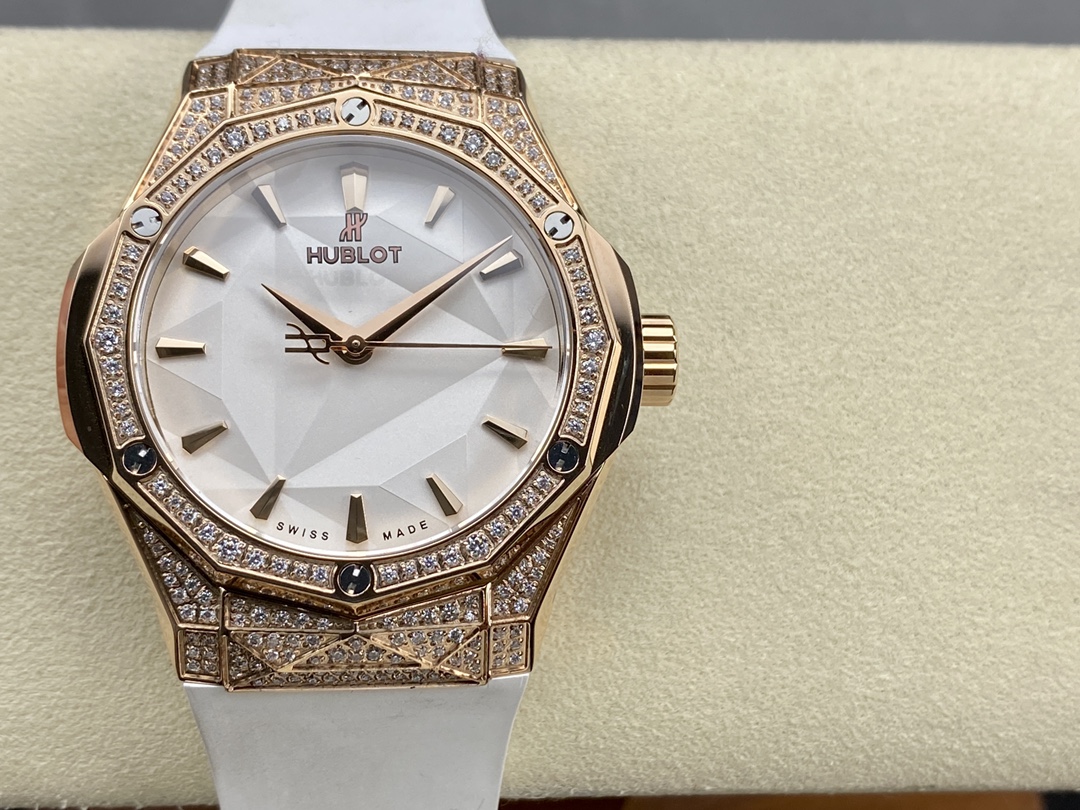 Hublot Classic Fusion 550.OS.2200.RW.1604.ORL20 40mm