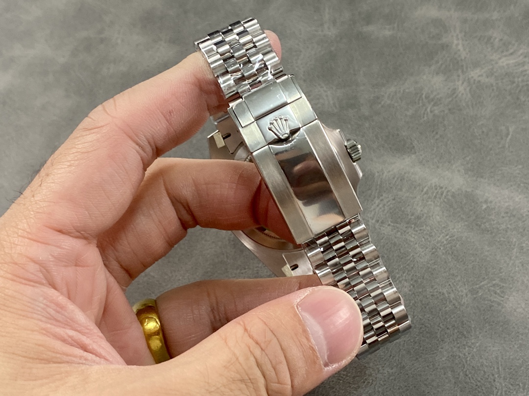 Rolex Submariner 41 Black Dial Fluted Bezel Jubilee 126610LN Men's Watch