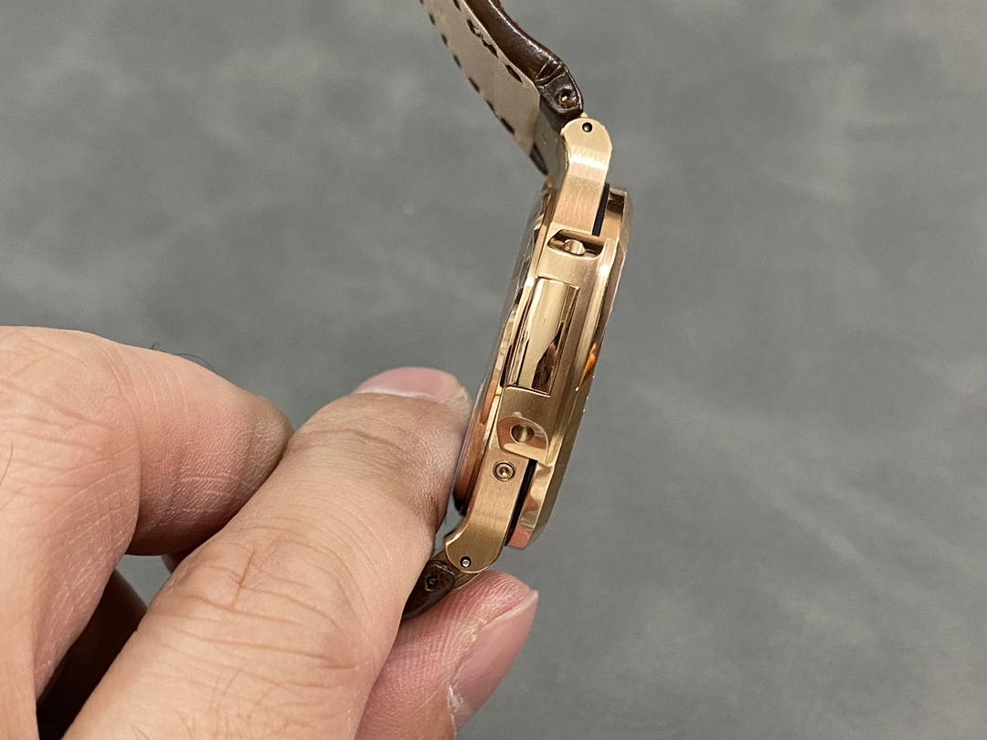 Replica Patek Philippe Nautilus 5724 001 40mm Mens Watch