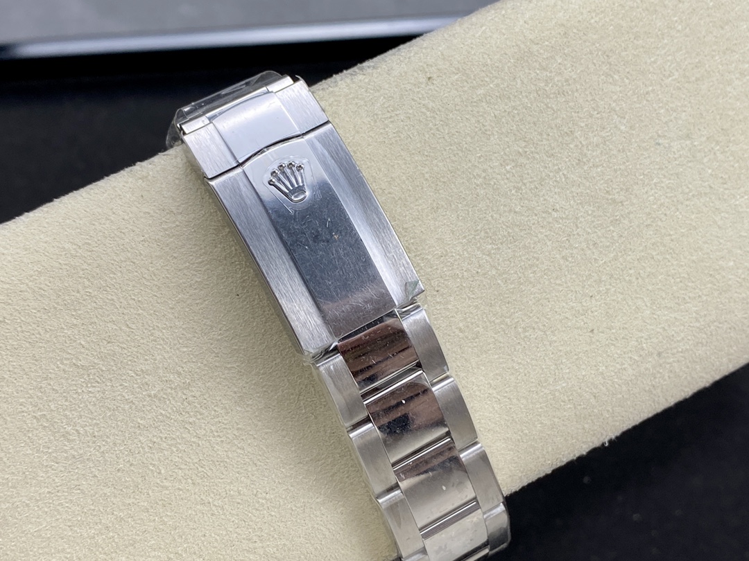 Rolex Datejust 126334 0025 Fluted Bezel Blue Roman Numeral Dial 41MM Mens Replica Watch