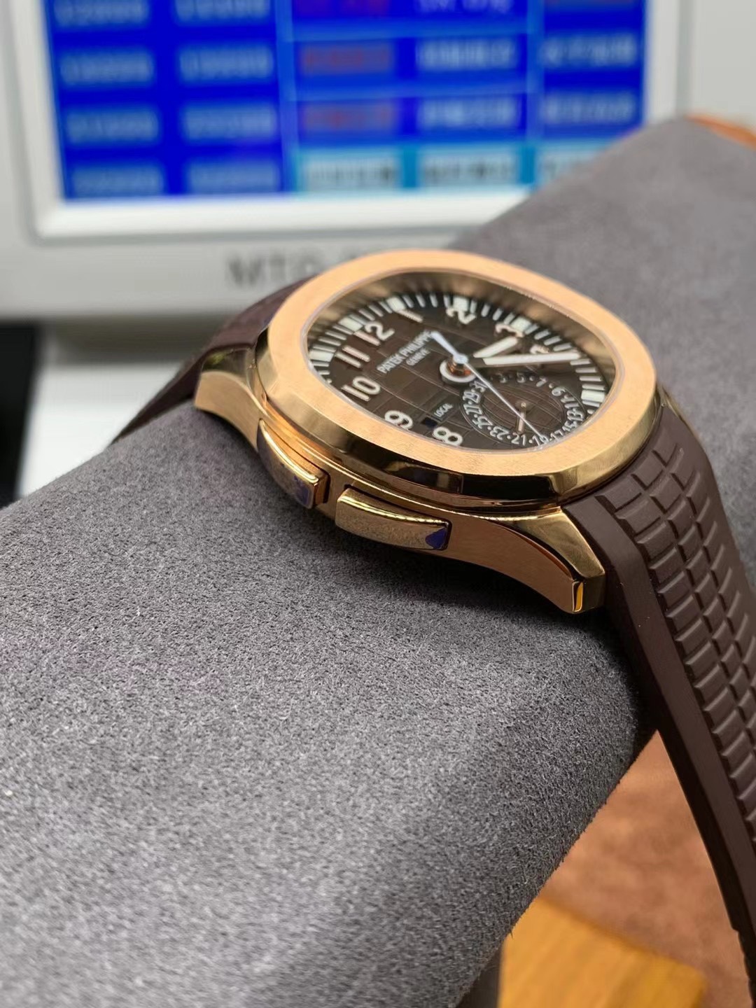 Replica Patek Philippe Aquanaut 5164R 001 Travel Time Rose Gold Mens Watch