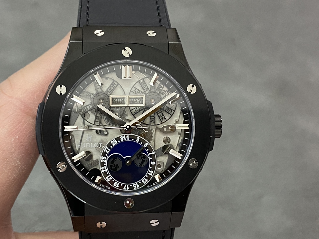 Hublot Classic Fusion Aerofusion Moonphase 547.CX.0170.LR 42mm