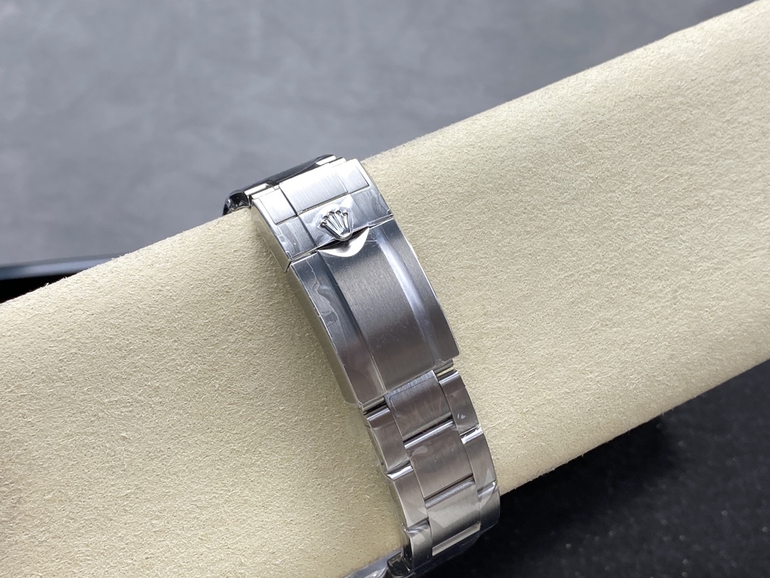 Rolex Explorer II m226570 0002 Stainless Steel Black Dial 42MM Mens Replica Watch