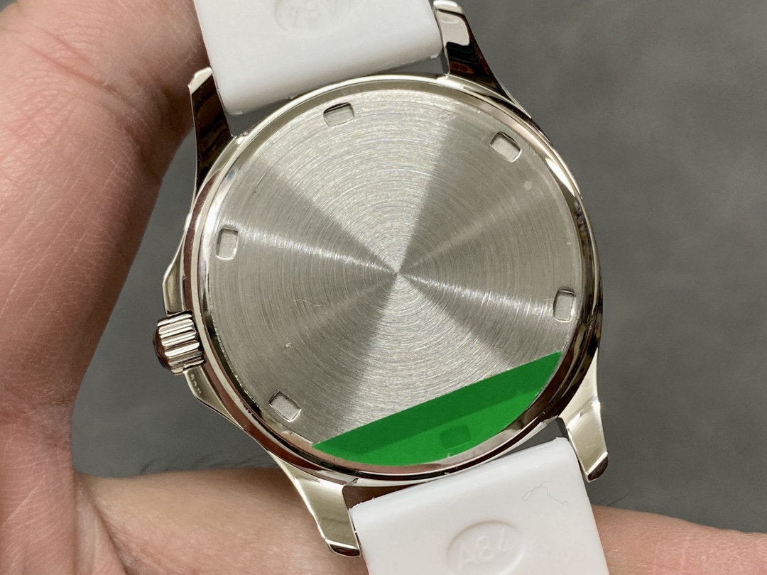 Replica Patek Philippe Aquanaut White 5067A 024 36mm Lady Watch