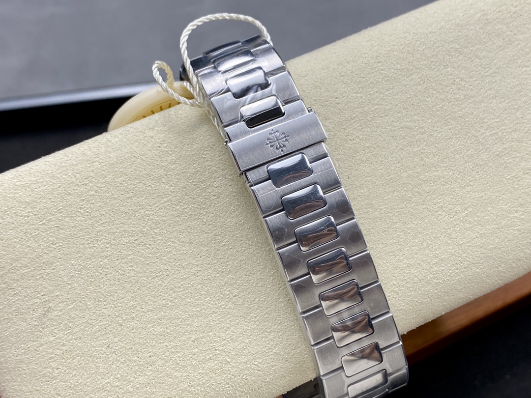 Replica Patek Philippe Nautilus 5712 1A 001 40mm Mens Watch