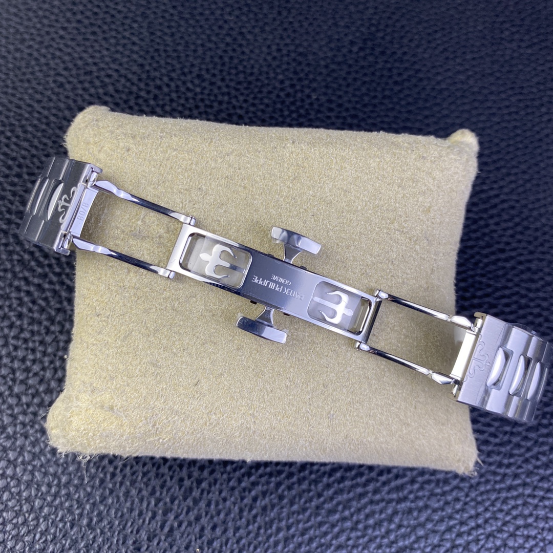 Patek Philippe Nautilus Self Winding Watch 5811 1G 001 Replica Watch