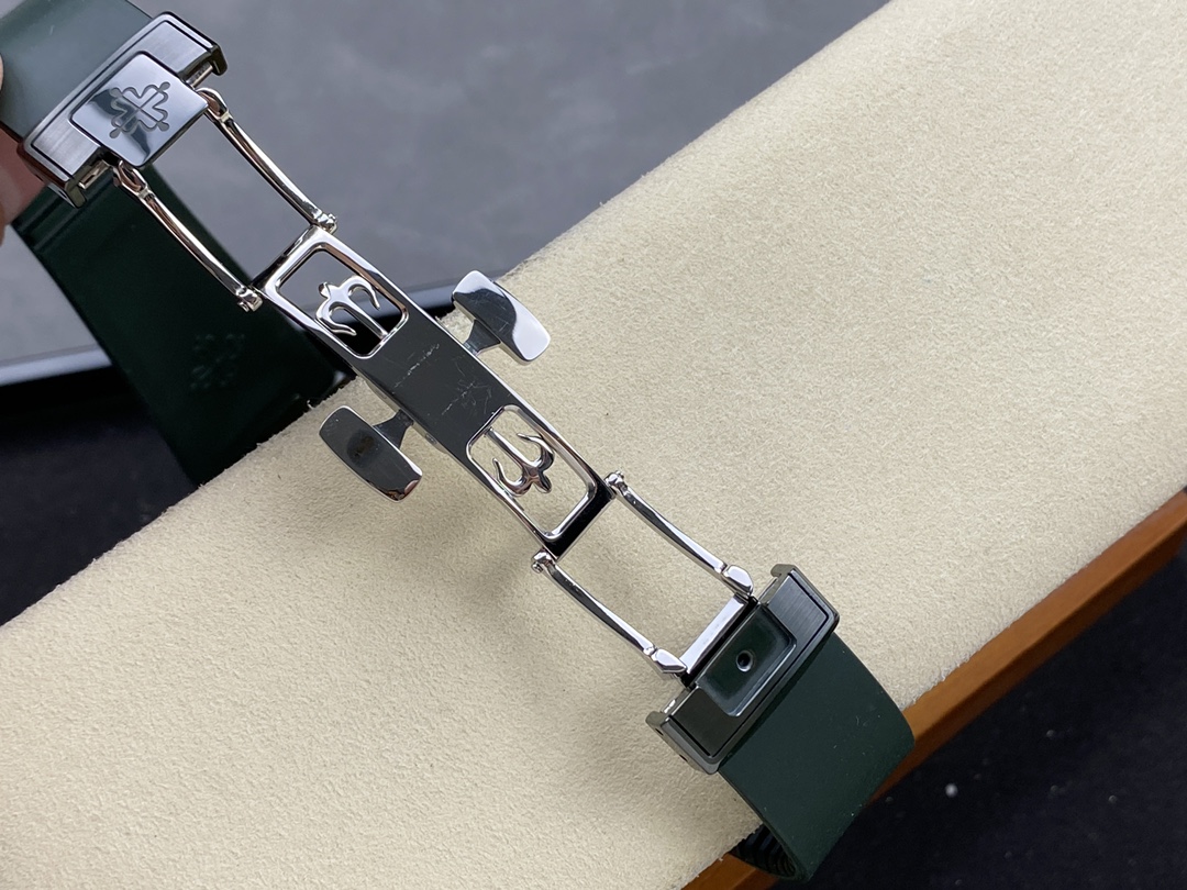 Patek Philippe Nautilus Yellow & Green 5711 40MM Watch