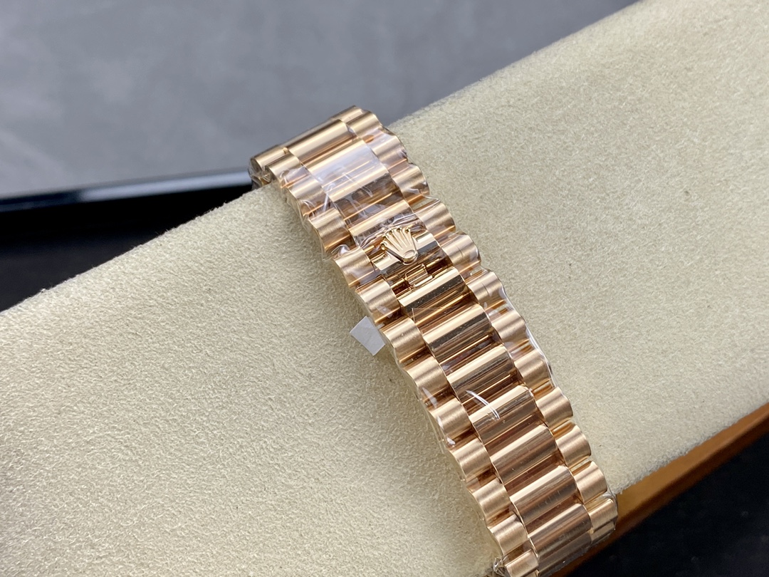 Rolex Day-Date 228235 Chocolate Brown Dial Fluted Bezel 40mm Mens Replica Watch