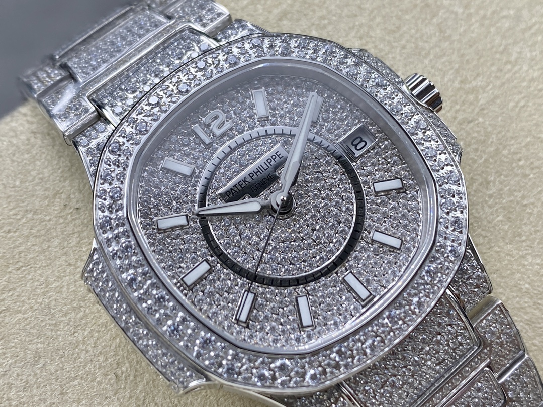 Patek Philippe Nautilus Diamond 5711 40mm & 35mm Replica Watch