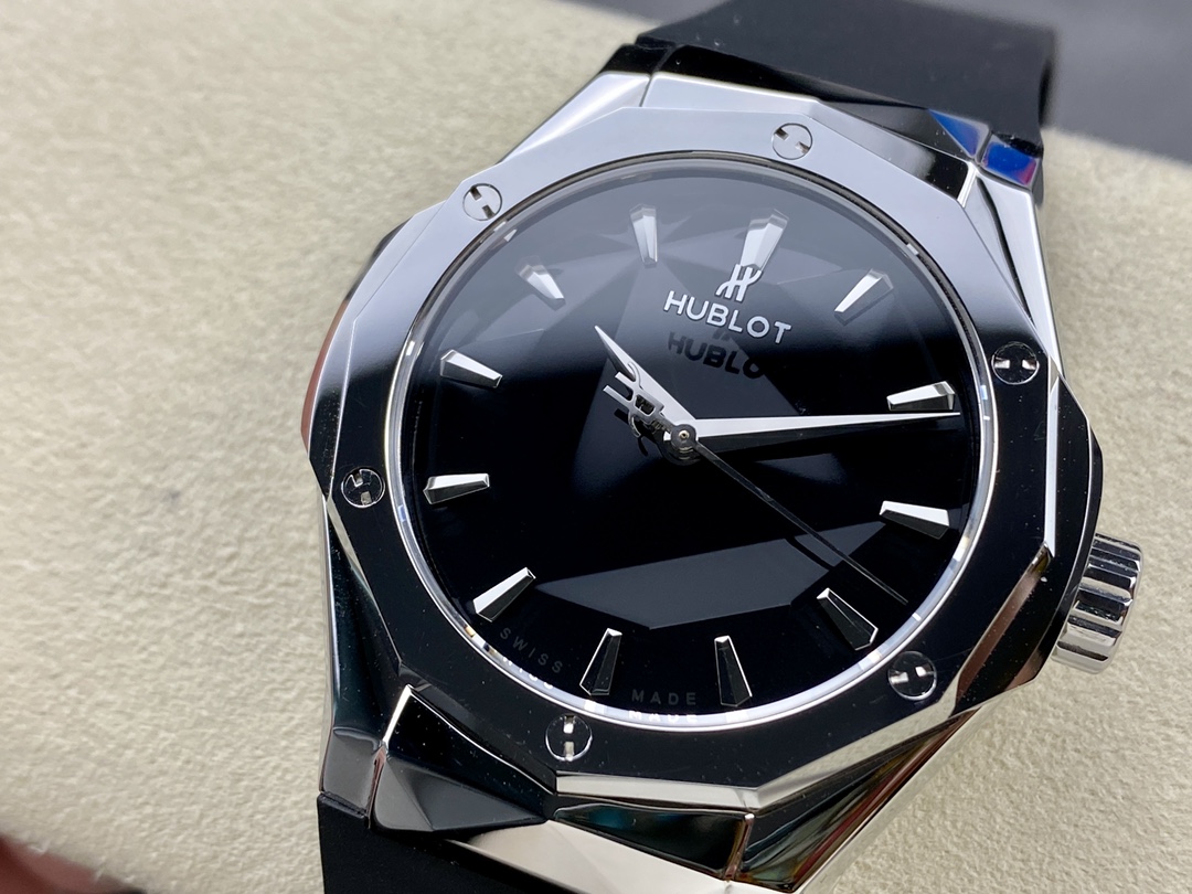 Hublot Classic Fusion 550.NS.2200.RW.ORL20 40 mm