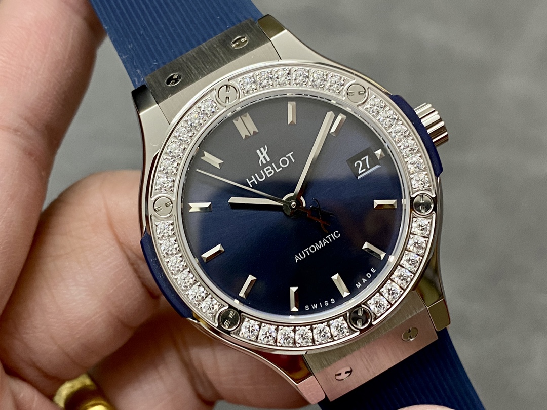 565.NX.7170.RX.1204 Hublot Classic Fusion Titanium Blue Diamonds