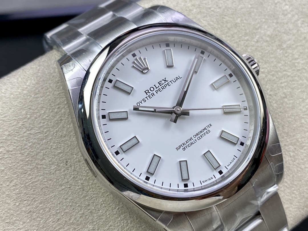 Rolex Oyster Perpetual 114300 White Dial 39mm Mens Replica Watch