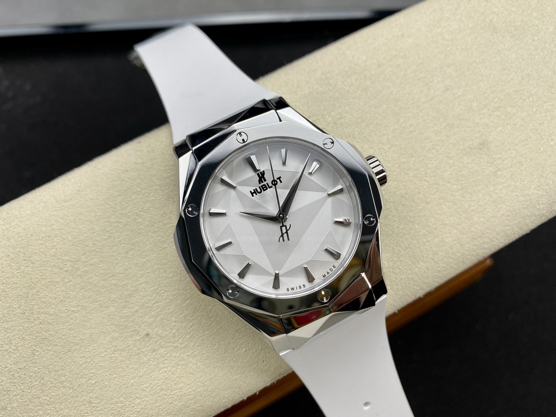 Hublot Classic Fusion 550.NS.2200.RW.ORL20 40 mm