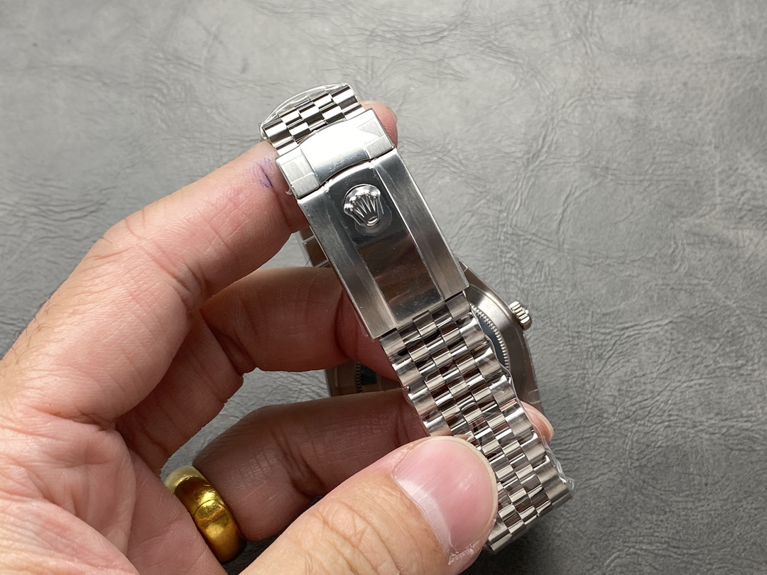 Rolex Datejust 41mm Stainless Steel 126334 0018 Black Index Jubilee